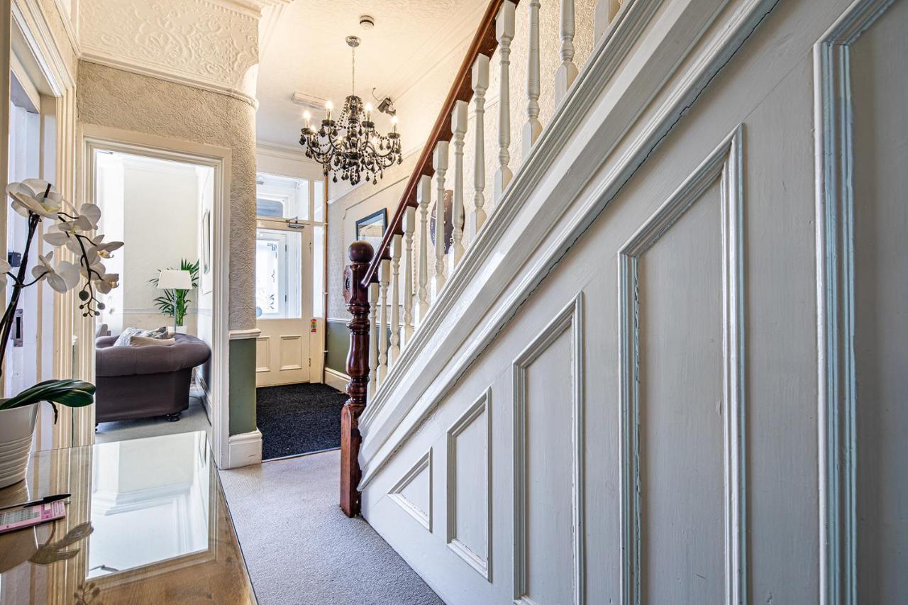 Fountains Guest House - Harrogate Stays ภายนอก รูปภาพ