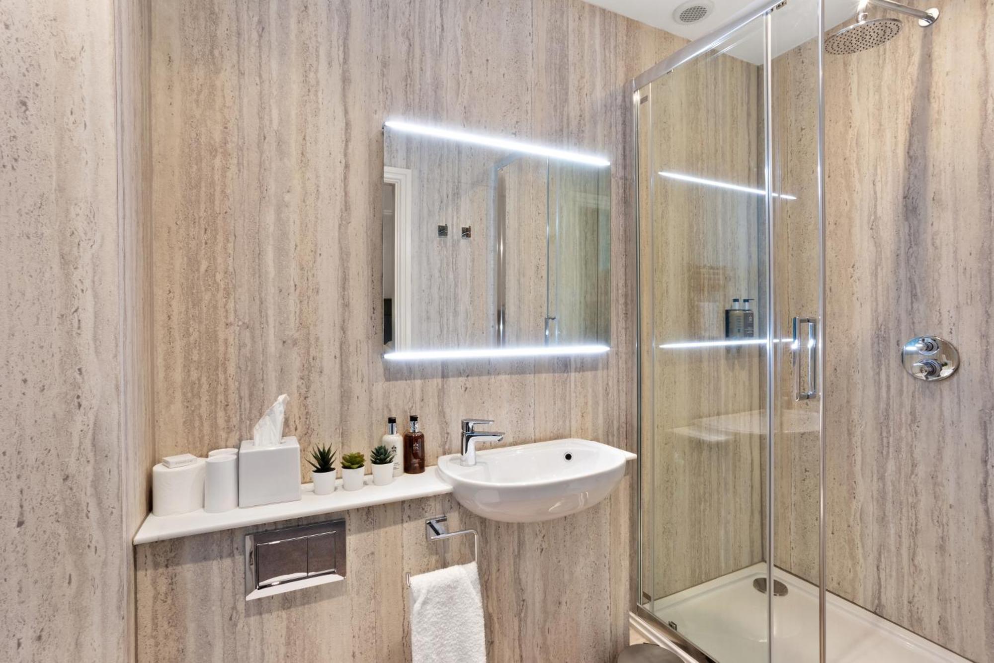 Fountains Guest House - Harrogate Stays ภายนอก รูปภาพ