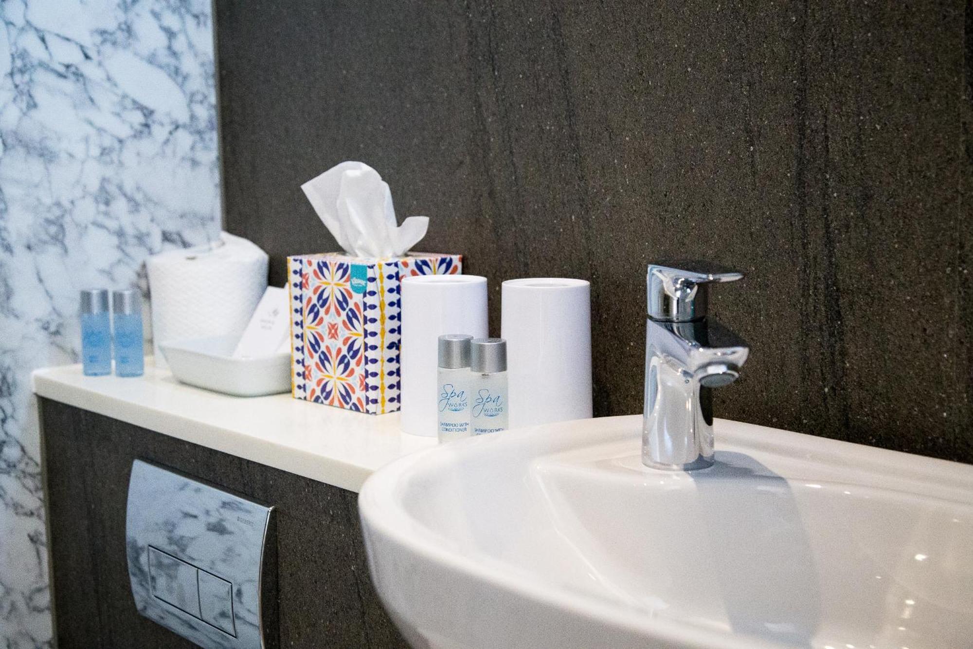 Fountains Guest House - Harrogate Stays ภายนอก รูปภาพ